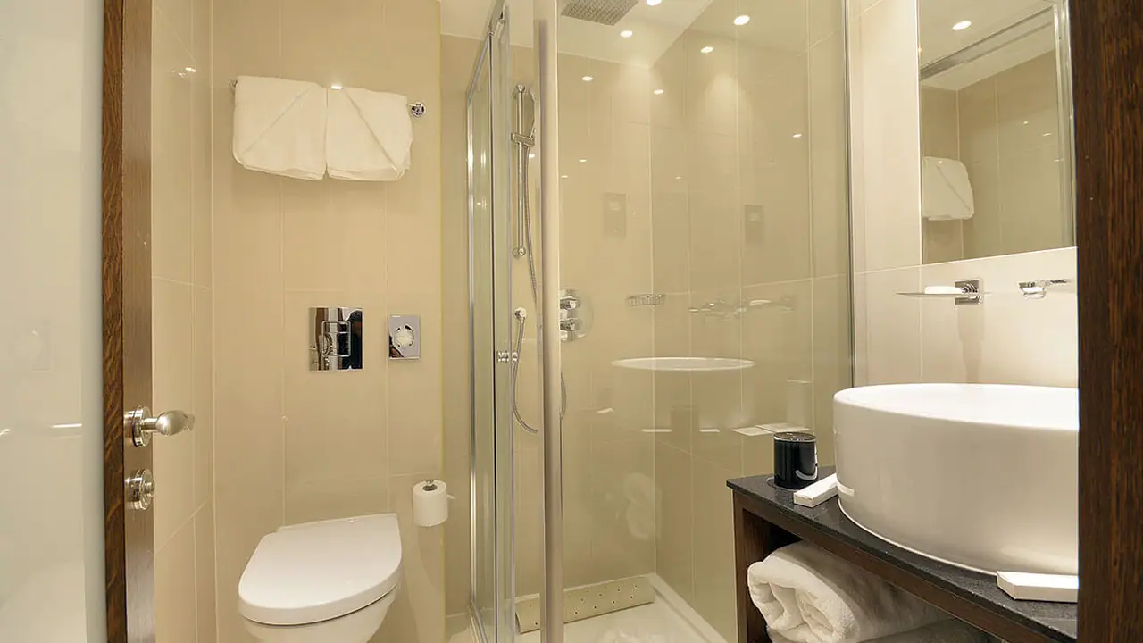 Park Grand Paddington court